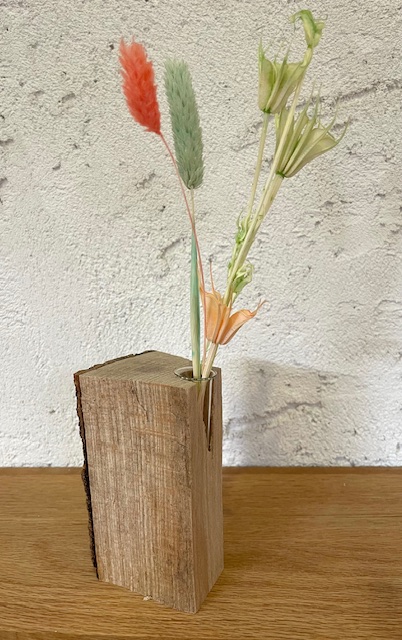 Holzvase mit Reagenzglas